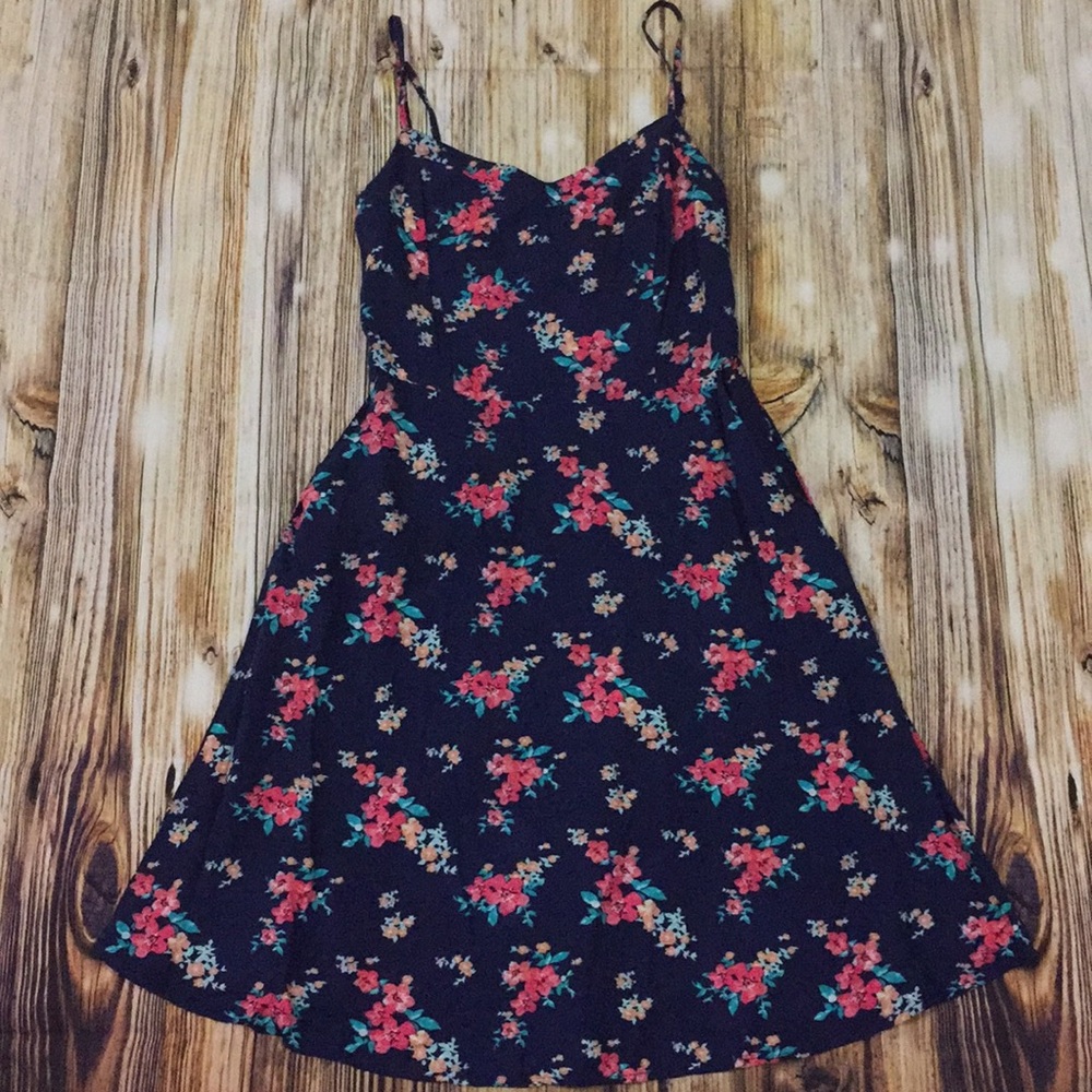 Floral thigh length dress, Pockets!